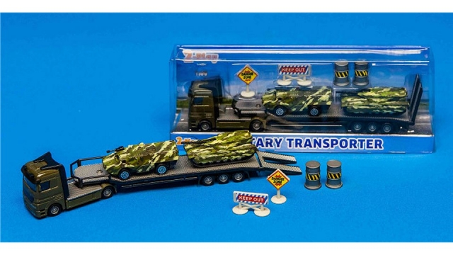 Military Transporter + 2 Tanks 1:60