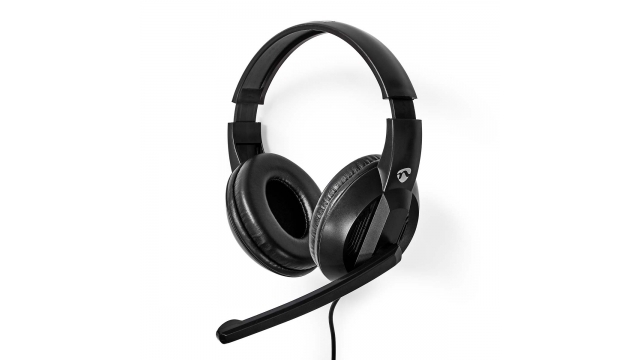 Nedis CHSTU210BK Pc-headset Over-ear Stereo Usb Type-a / Usb Type-c™ Inklapbare Microfoon Zwart